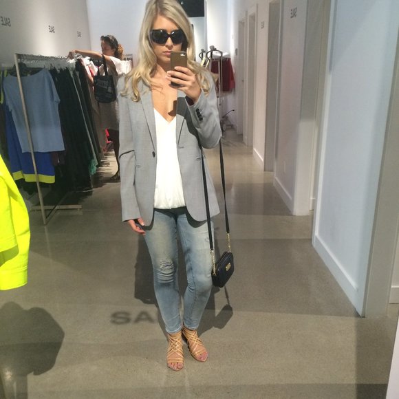 Meet your Posher, Candice - Picture 2 of 2